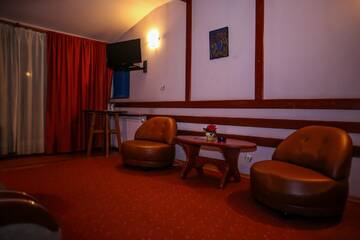 Фото номера Семейный люкс (для 2 взрослых и 2 детей) Отель Hotel Silva г. Ватра-Дорней 5