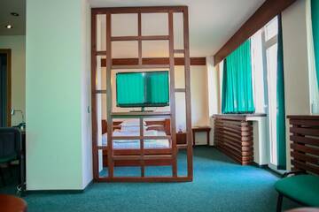 Фото номера Двухместный номер с 1 кроватью Отель Hotel Silva г. Ватра-Дорней 4