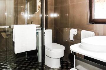 Фото номера Дом с 4 спальнями Дома для отпуска Alpine Lounge г. Ватра-Дорней 71