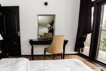 Фото номера Дом с 4 спальнями Дома для отпуска Alpine Lounge г. Ватра-Дорней 73