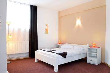 Фото номера Семейный номер Гостевой дом Pensiunea Happy Inn г. Ватра-Дорней 3