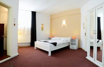 Фото номера Семейный номер Гостевой дом Pensiunea Happy Inn г. Ватра-Дорней 4