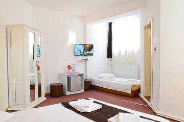 Фото номера Семейный номер Гостевой дом Pensiunea Happy Inn г. Ватра-Дорней 2