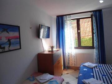 Фото номера Трехместный номер с собственной ванной комнатой Гостевой дом Pensiunea Casa Tamara г. Ватра-Дорней 10