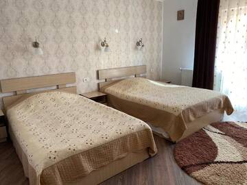 Фото номера Трехместный номер с собственной ванной комнатой Гостевой дом Pensiunea Casa Alexandra г. Ватра-Дорней 6