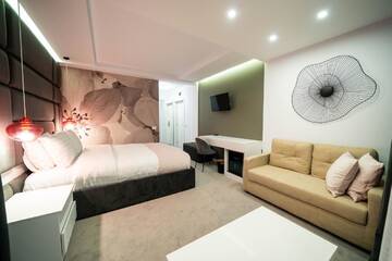Фото номера Номер Делюкс (для 2 взрослых и 1 ребенка) Гостевой дом Velvet Home г. Ватра-Дорней 12